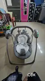 Automatic baby swing