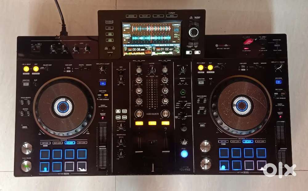 Pioneer XDJ-RX2 (DJ Console)