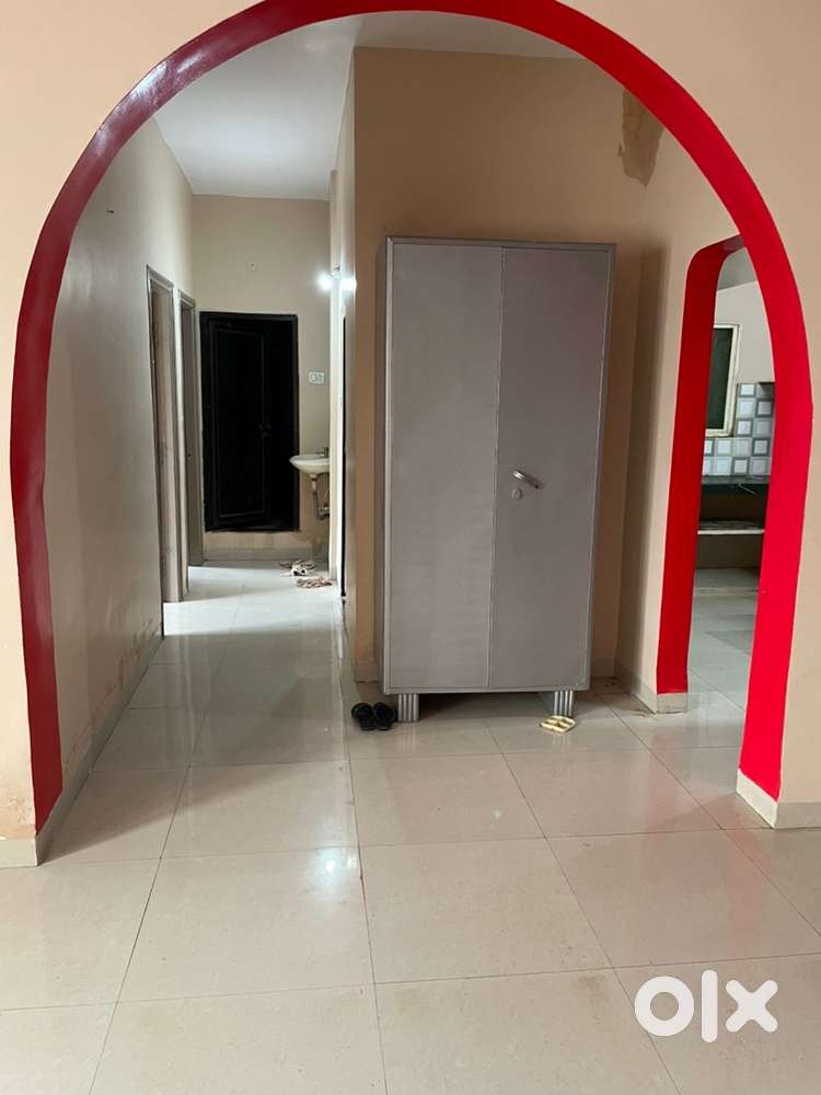 Very good location near geeta Bhavan mandir