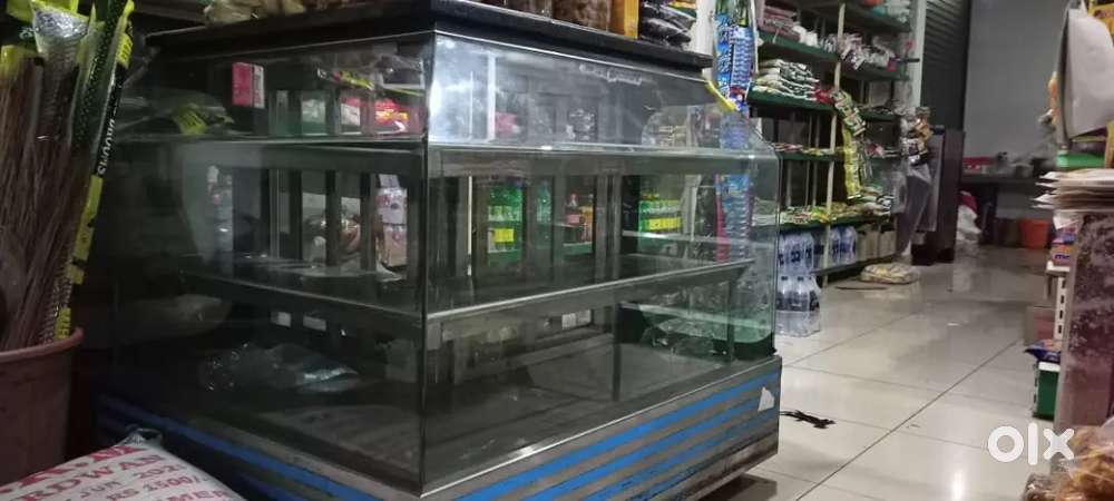 Bakery display counter