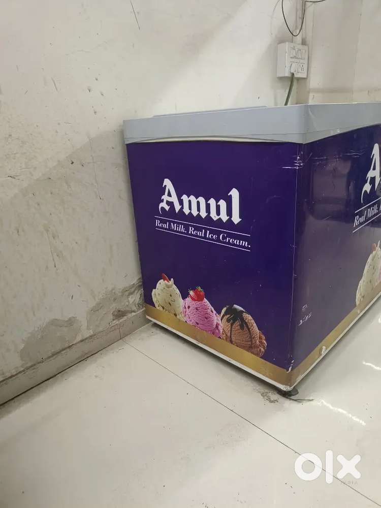 Well maintained deep ice cream fridge