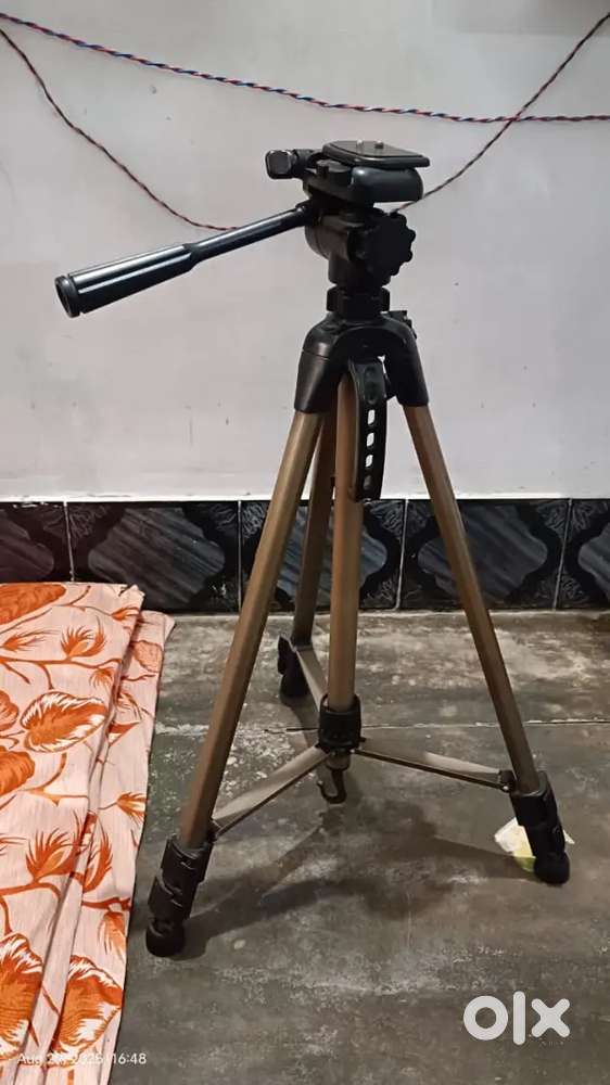 Video shooting tripod, mobile and camera uses