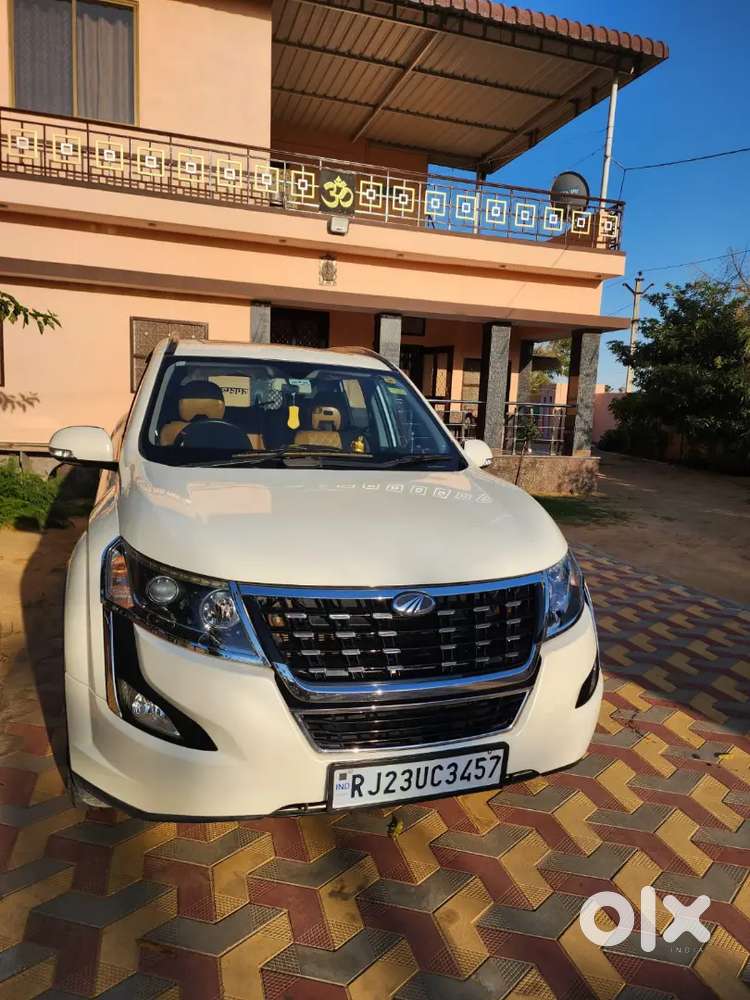 Mahindra XUV500W11 2021
