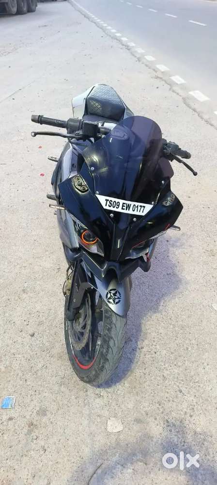 Bajaj pulsar rs 200