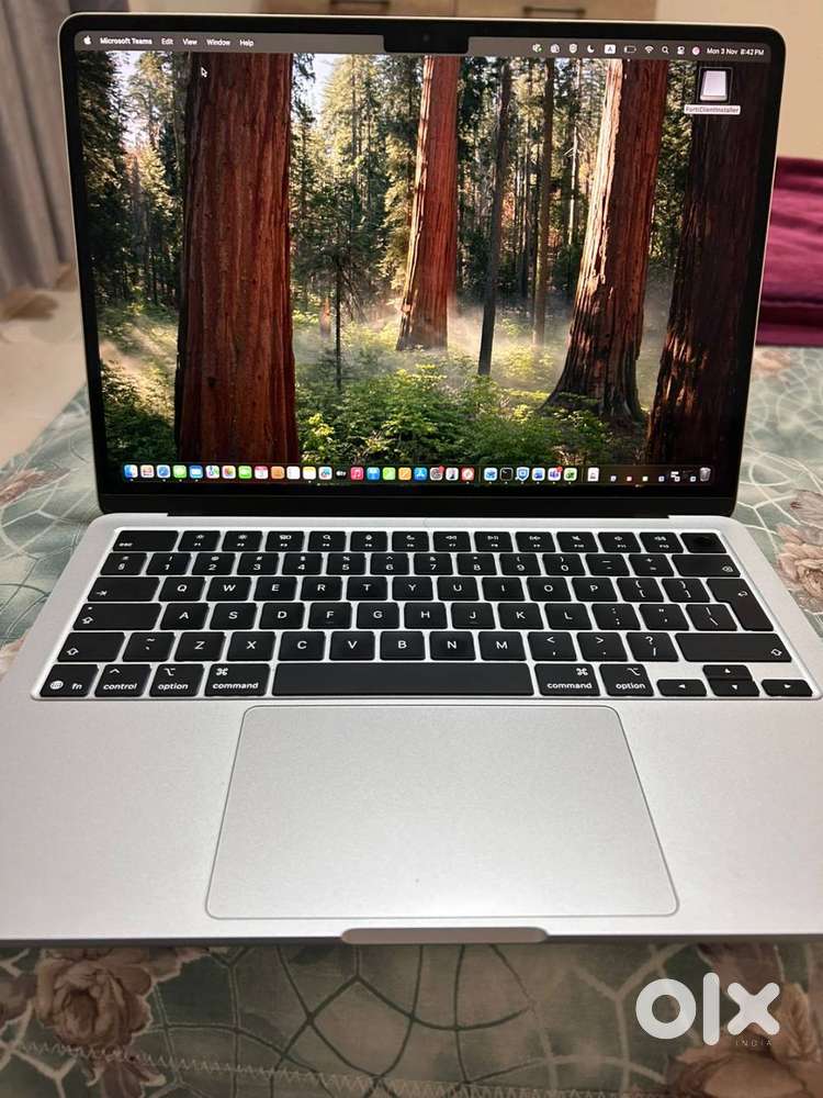 Macbook AIR M4 Chip 2025 model (2 Months OLD)