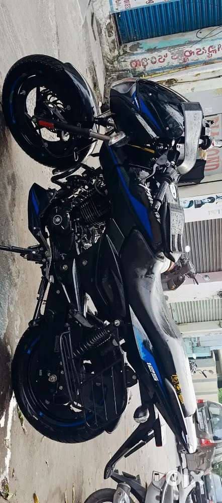 Pulsar125 carbon edition Bluetooth option, charging port,digital meter