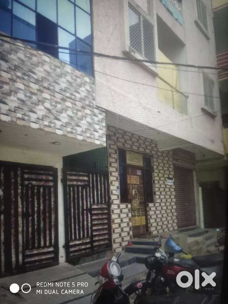 Ground floor lease 8lakhs small family