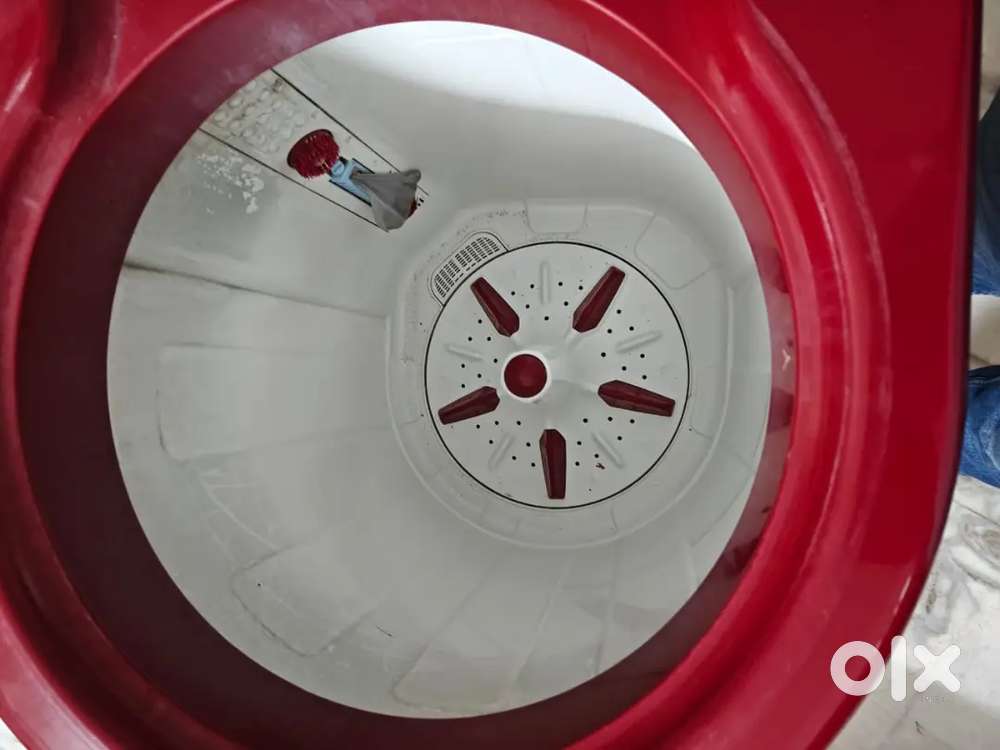 Good condition semi automatic washing machine