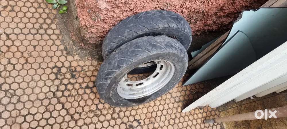 Activa tyre with rim. Going vry cheap