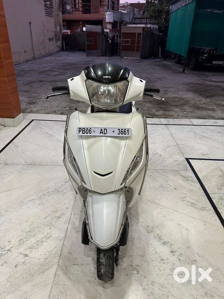Maestro 2015 white color