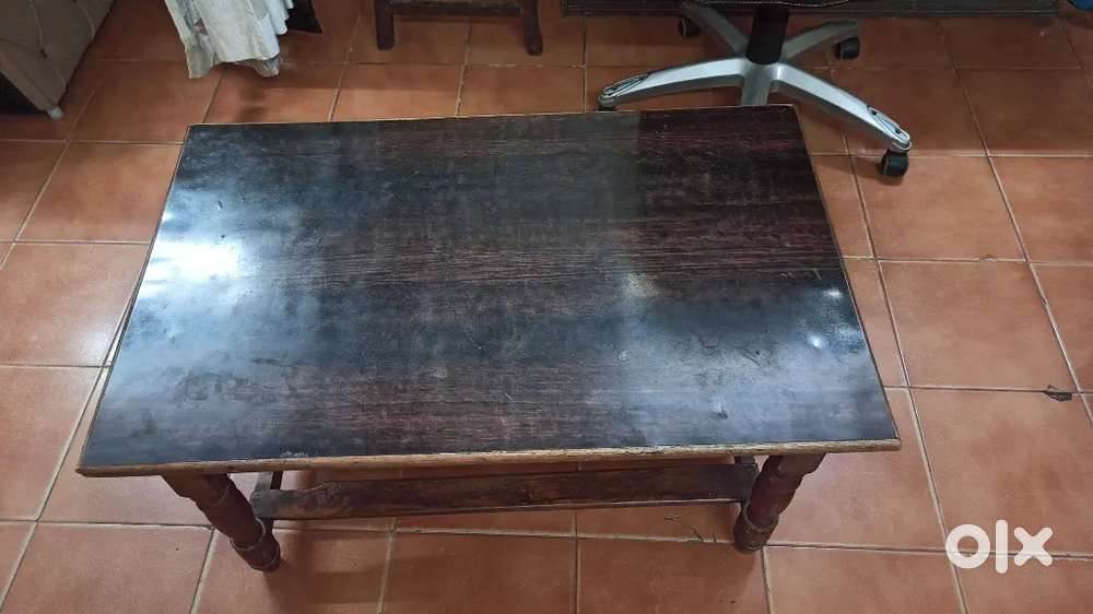 Sagwan wooden central tabel