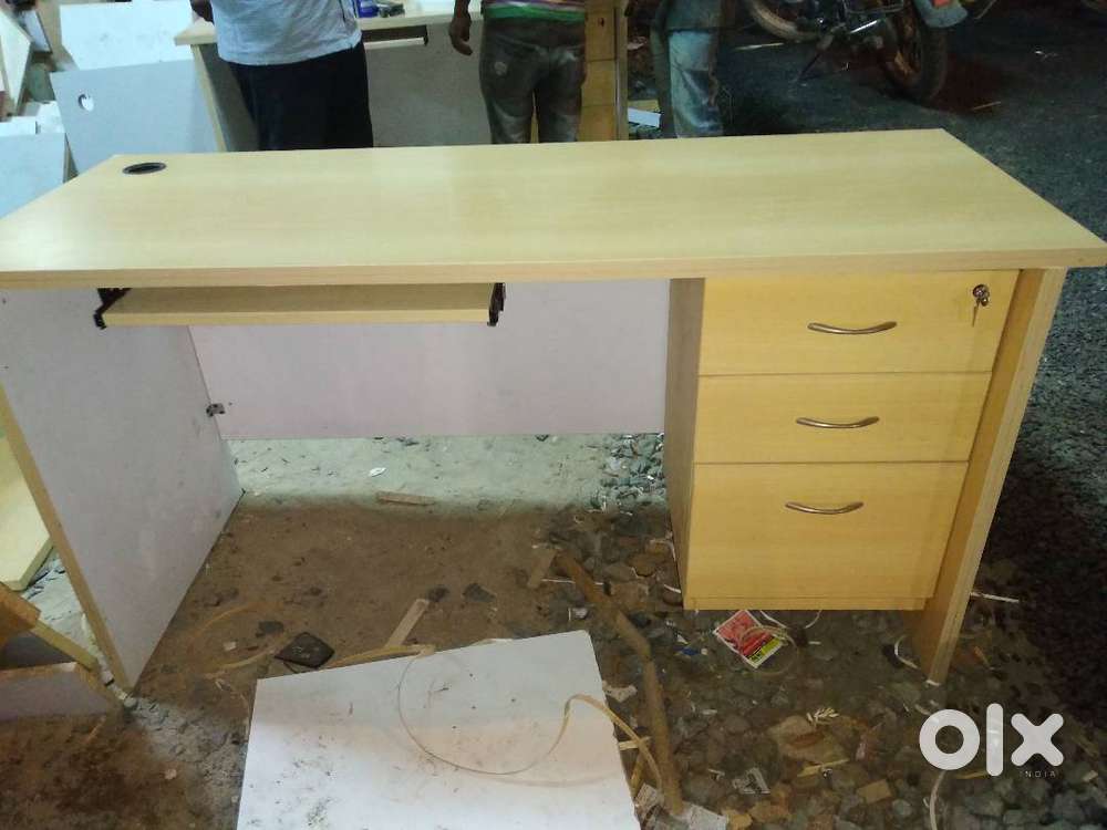 computer table with draw model