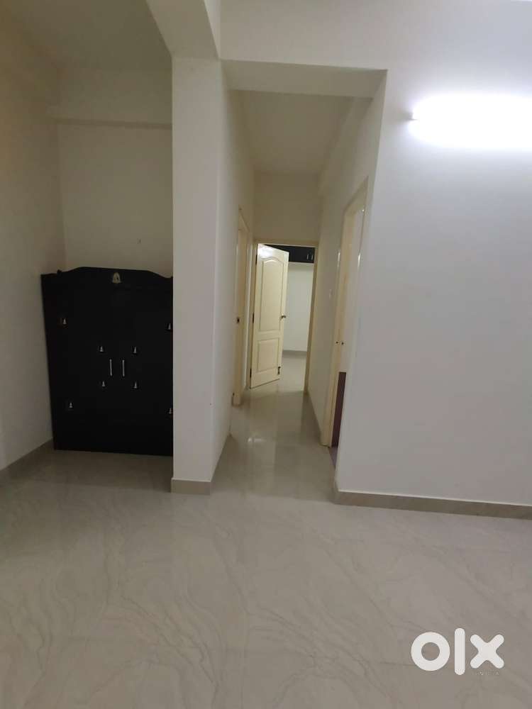 3bhk flat for sale , on road property in paruthipattu, Avadi