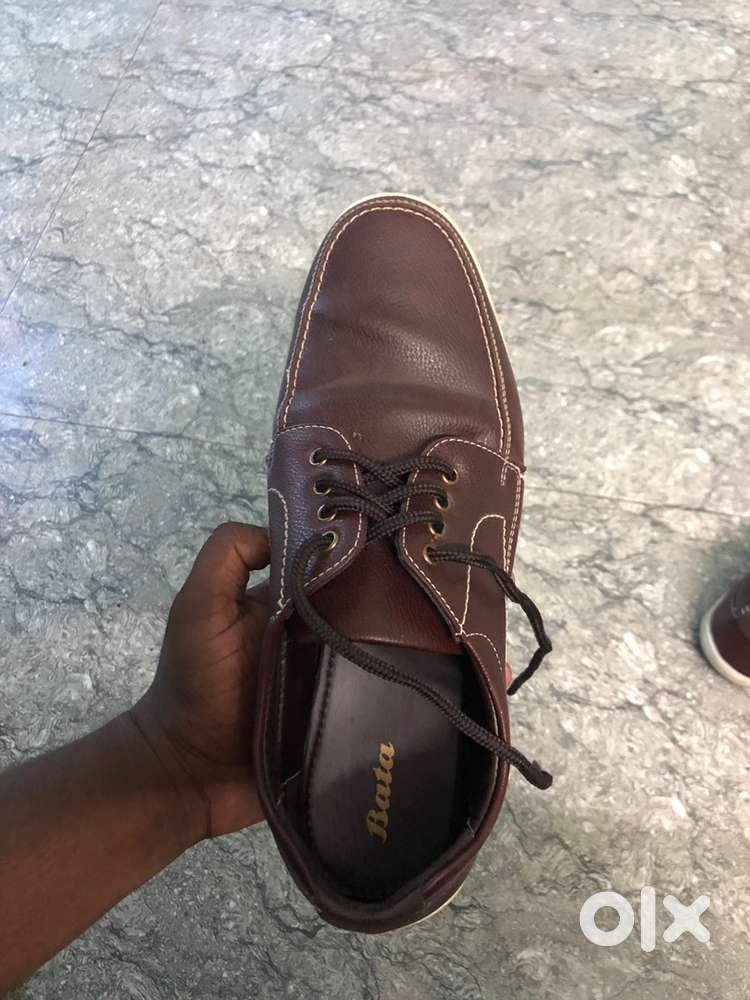Bata orginal casual shoe (size 10)