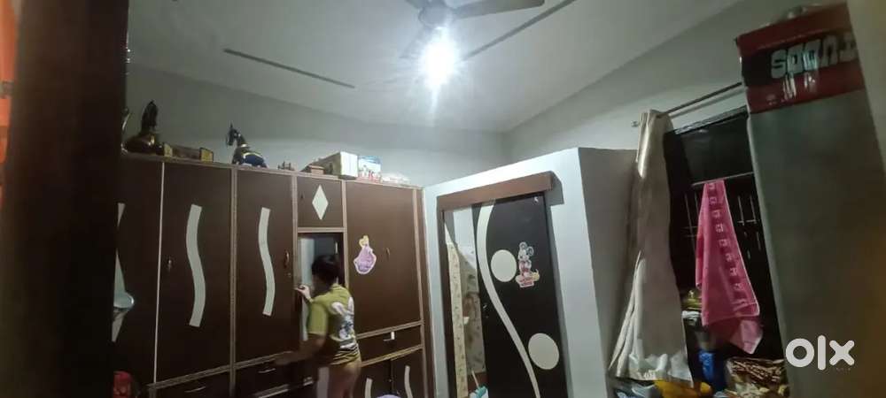 5 bed room, 4 toilet bathroom, 1 car parking