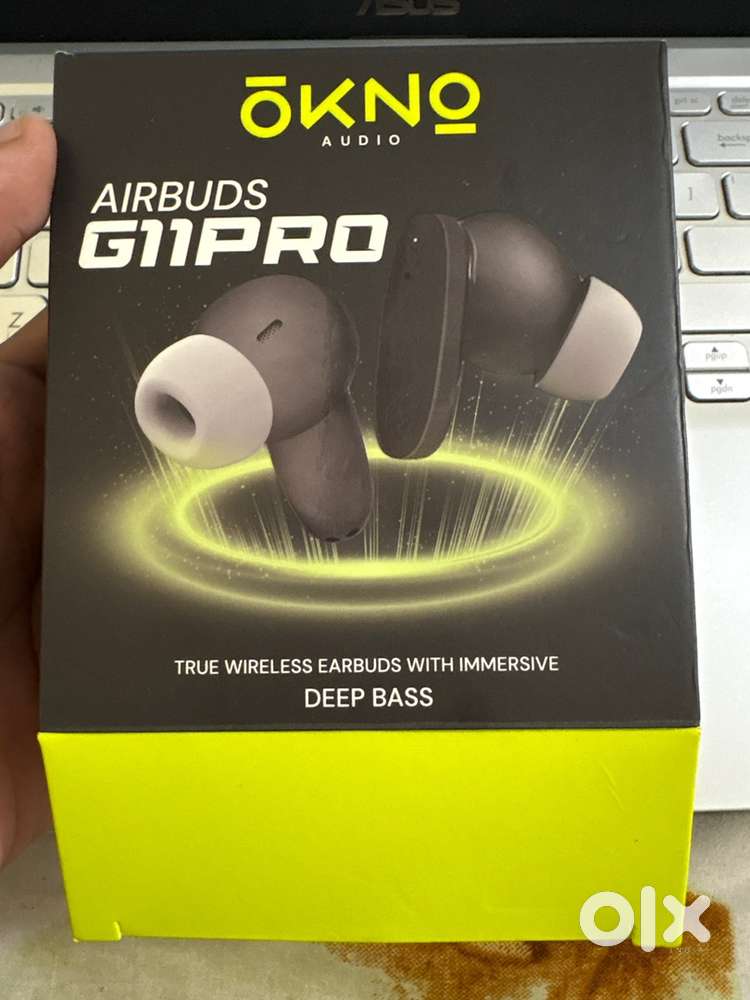 Brand new earbuds 5 months ago not used