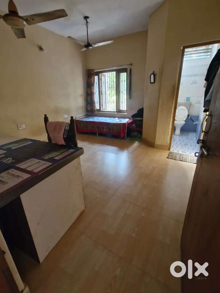 Need a descent roommate boy