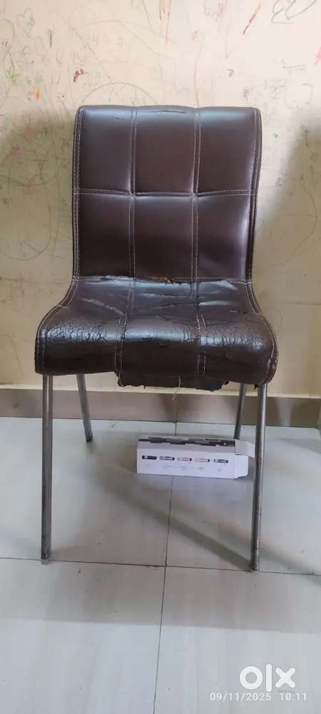 Saloon chair and leather office chair