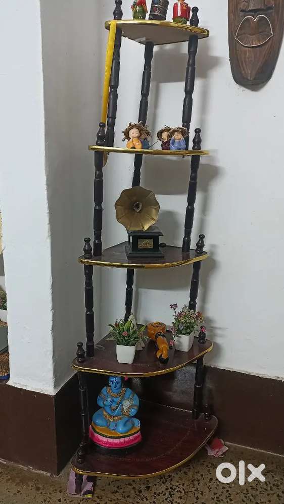 Show stand display rack in good condition for decoration