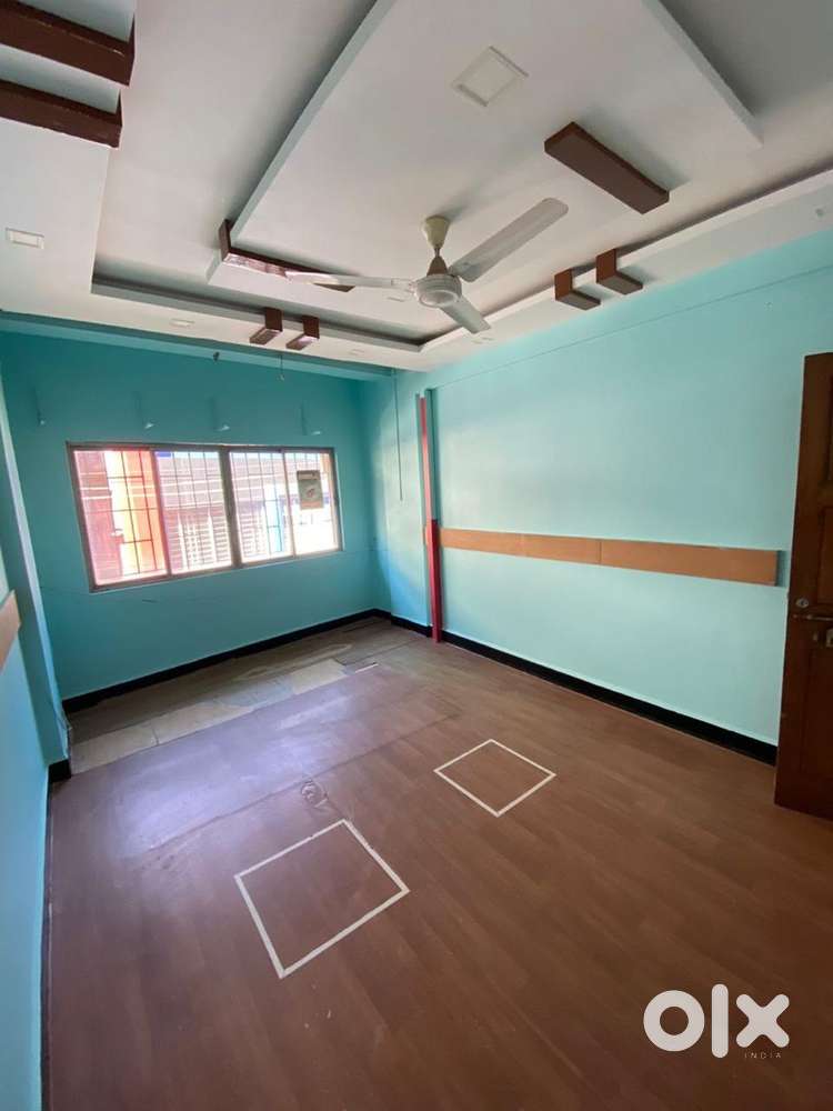 2 rooms ( office or clinic )