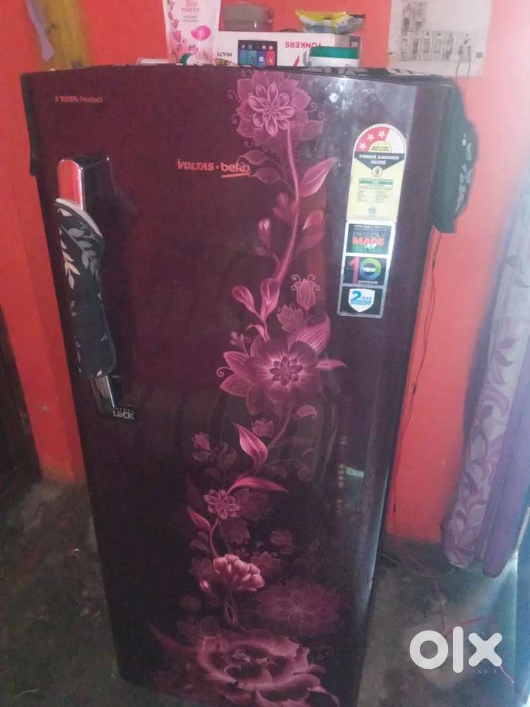 Urgent sale voltas refrigerator 6 month old need money