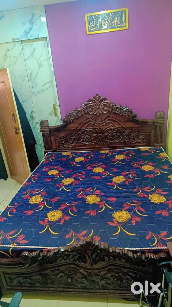 Handcrafted Solid Rosewood King Size Bed