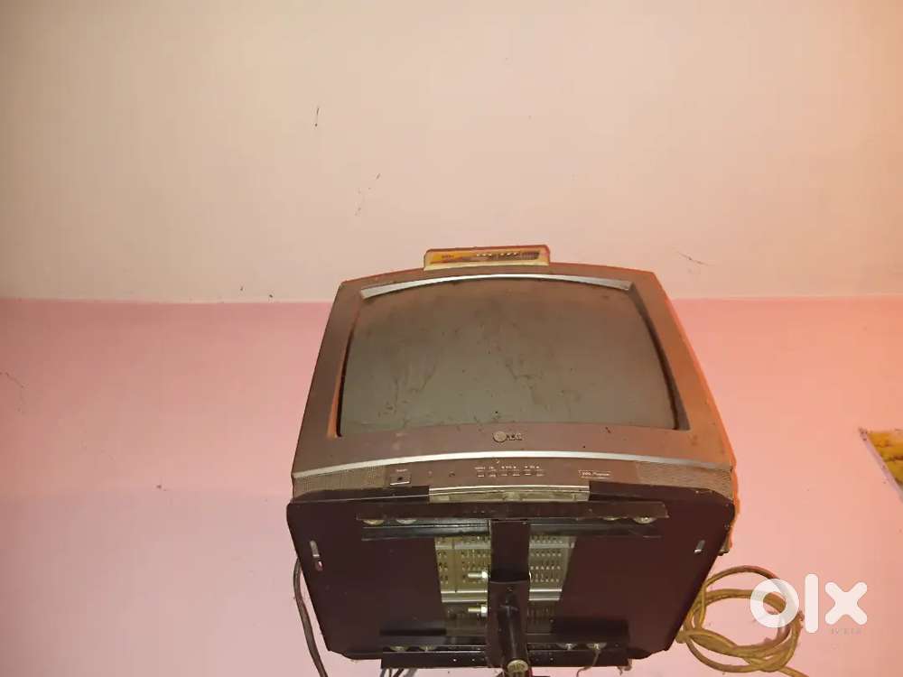 Old style TV good quality 100 chanel with 2 remote