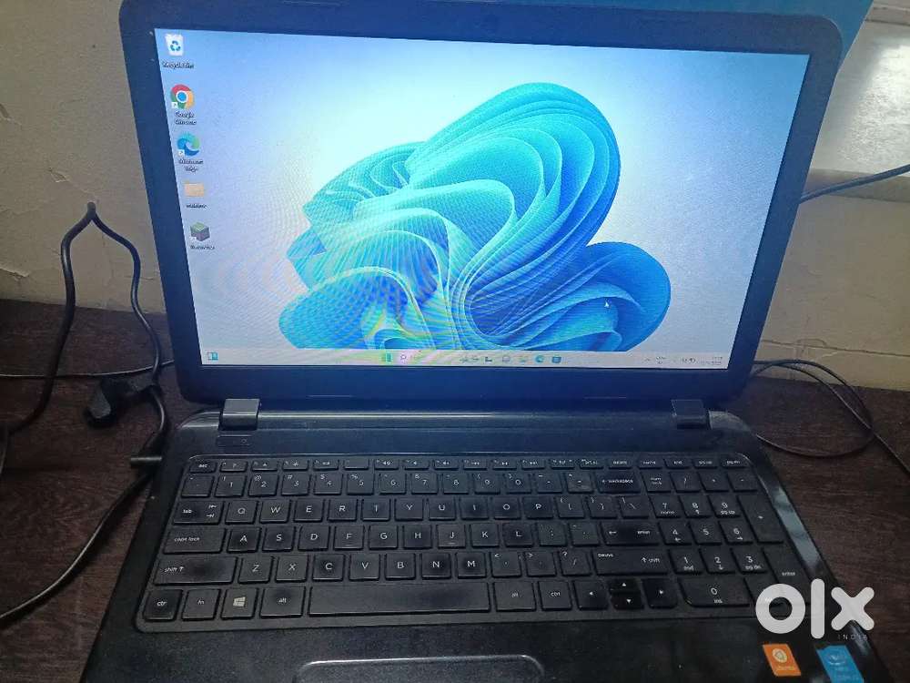 Little bargain. HP. 8gb ram. i3 intel. Proper charging.