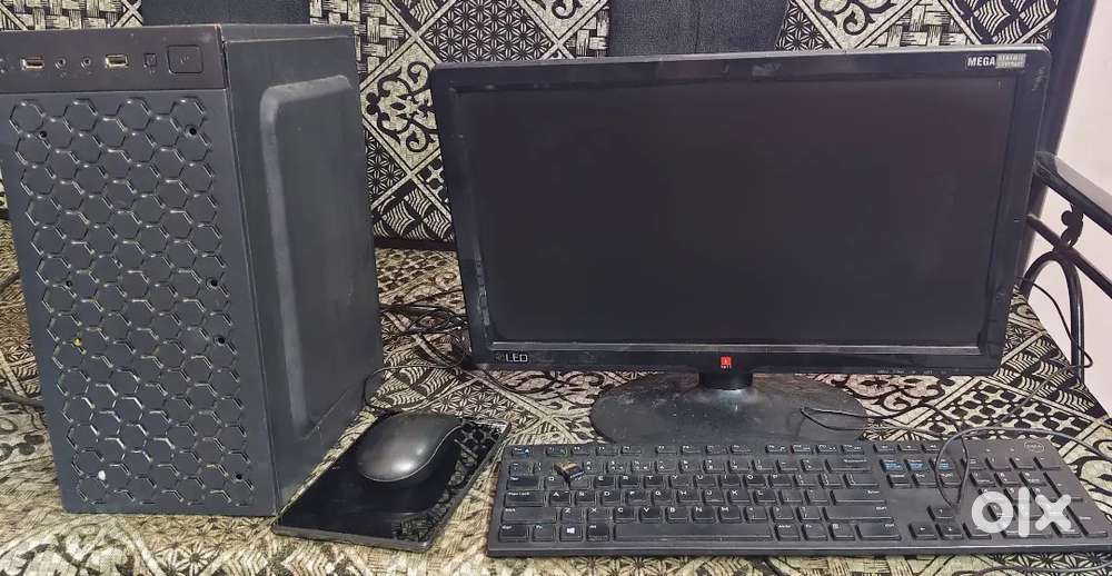 Complete Desktop PC Setup - Monitor, CPU, Keyboard, Mouse