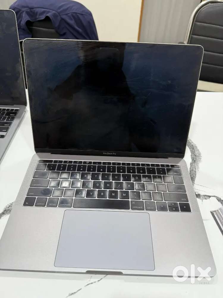 Apple macbook pro I5 - 13'- inch 2017