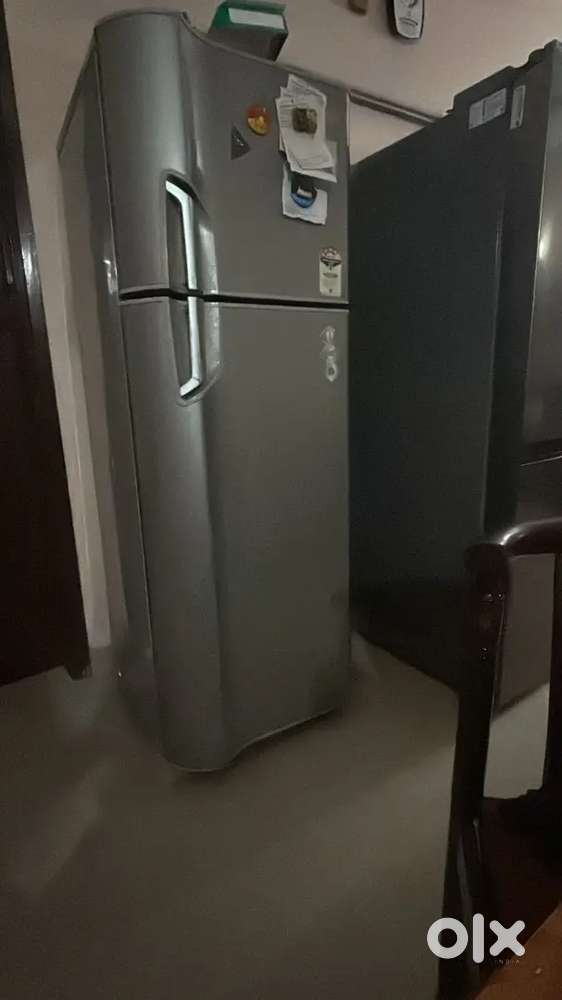 FRIDGE / REFRIGERATOR GREAT CONDITION