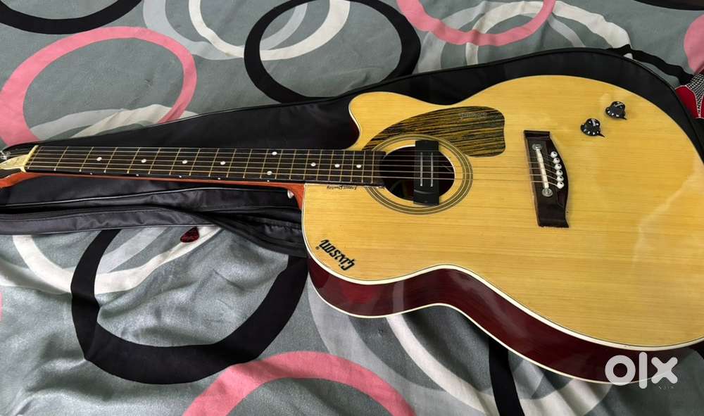 Givson Acoustic Guitar