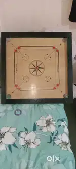 Carrom board