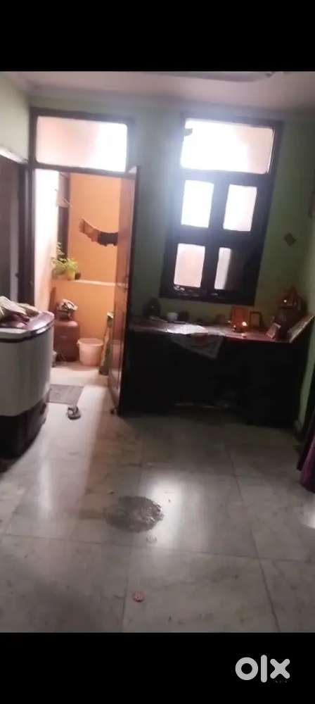 2 BHK Flat 72 Yard 3rd F B Block East Vinod Nagar NH 24 Prime Location