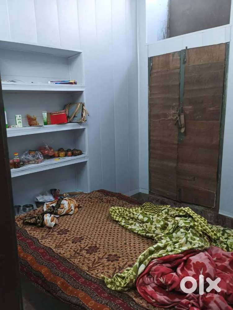 Room rent par dena hai bahut hi achha room hai