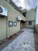 One room available in 6bhk flat