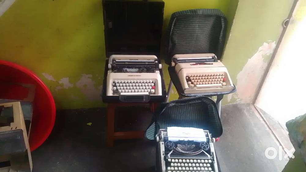 PROTABLE TYPEWRITER FOR SALES.