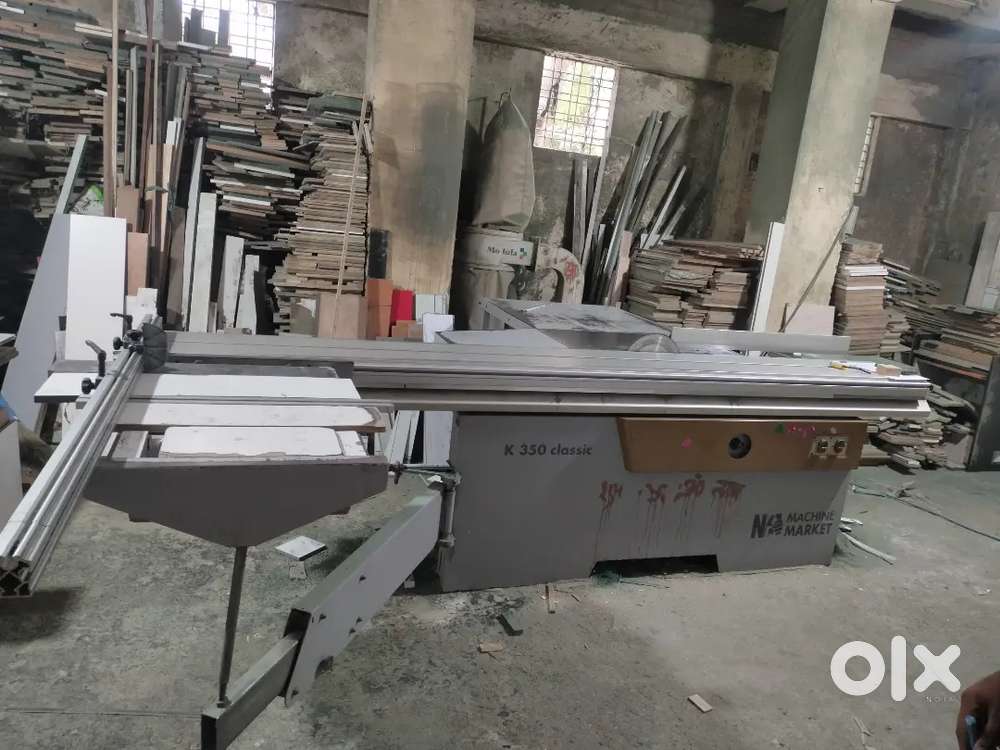 Panel saw machine operator