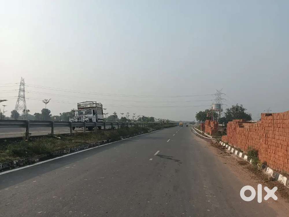 Sandha se 3 km aage Mughalsarai wale road par