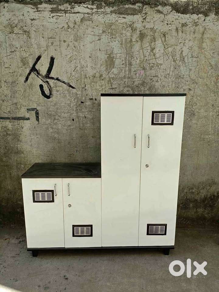 Brand new model 3 stop shoe rack