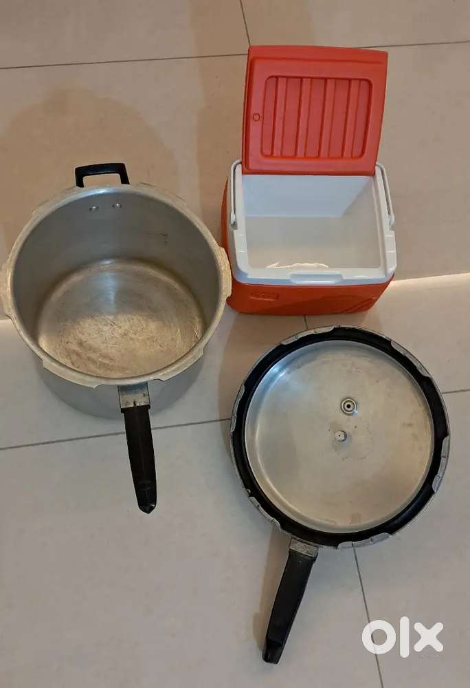 Unused Milton portable ice box and used 10L Premier pressure cooker