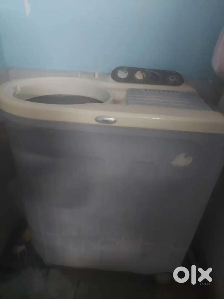 Semi automatic washing machine