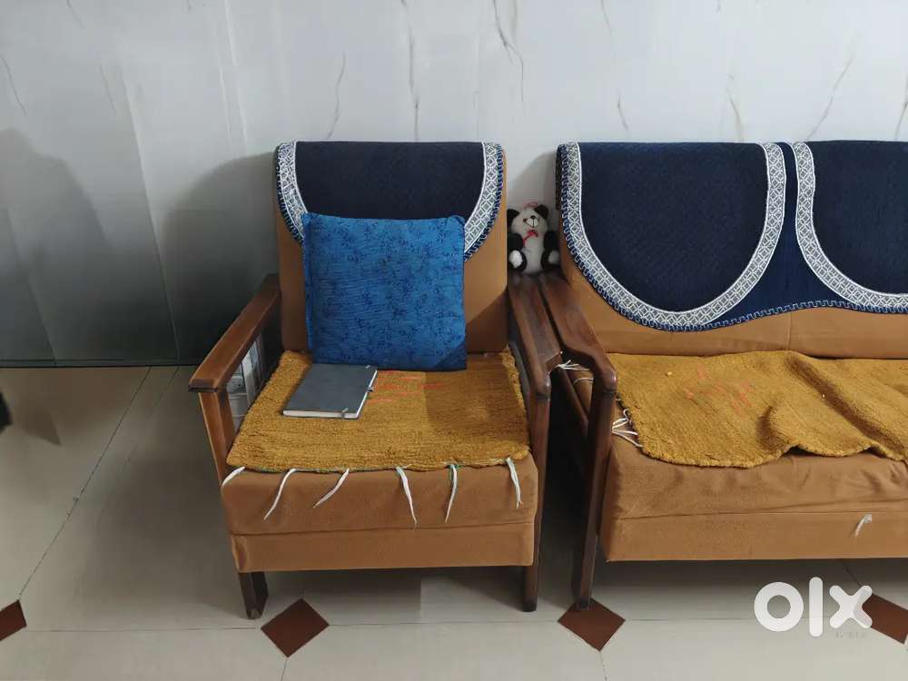 Sofa and center table