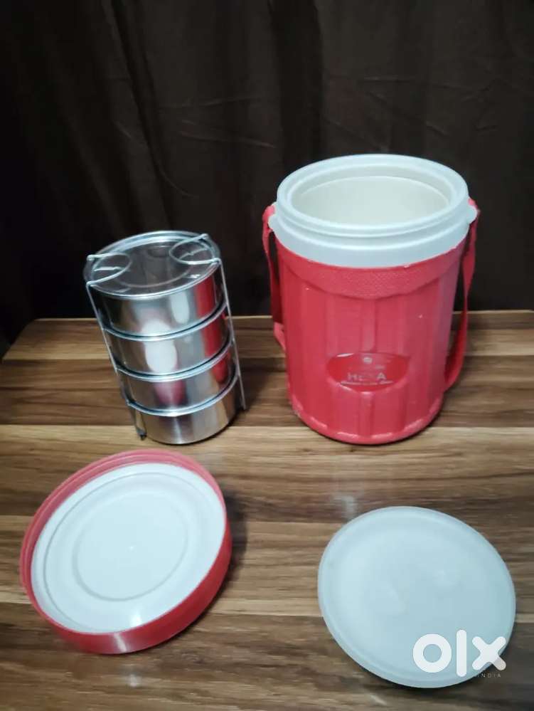 A well insulated Tiffin set with four containers and a salad plate