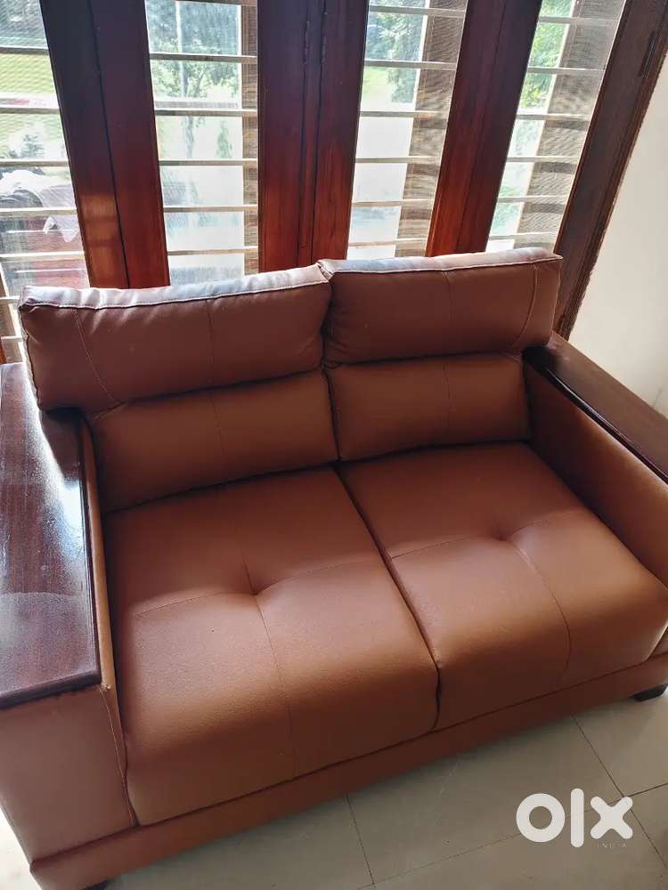 Water halt sofa price 93k it's 3+2+1 only 25 days old