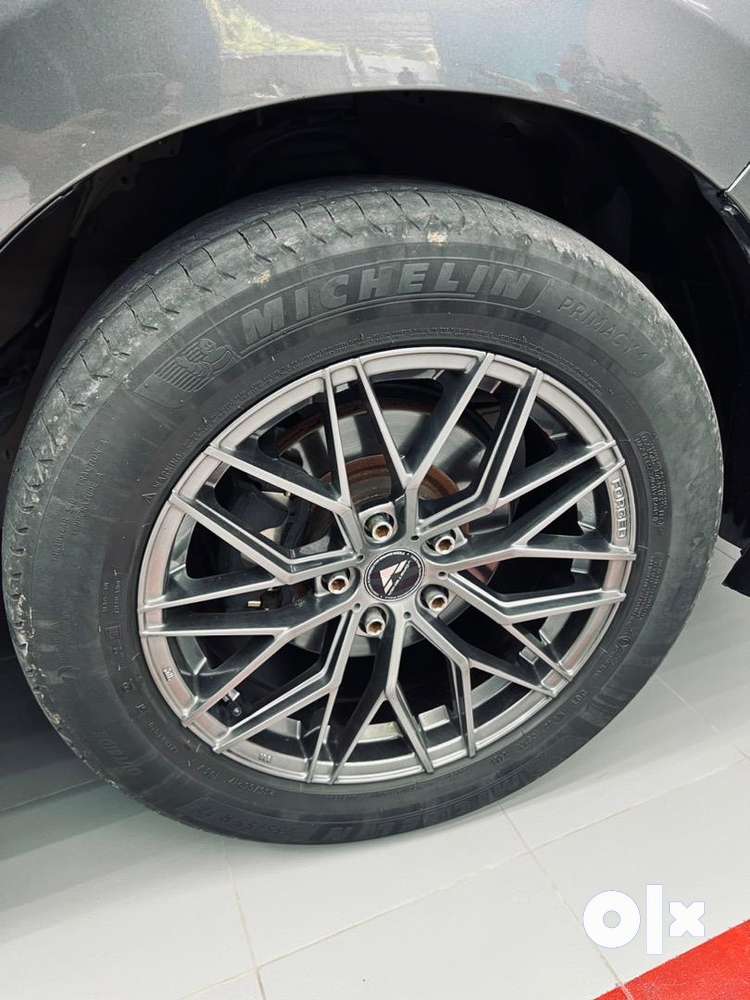 Michelin Tyres & 17” 8 j 114 PCD Hub centric alloys