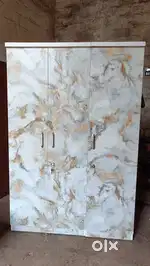BRAND NEW MODEL 3 DOOR WARDROBE
