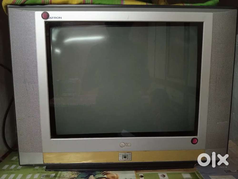 LG ORIGINAL BOX TV OF GOLDEN EYE IN SECONDHAND