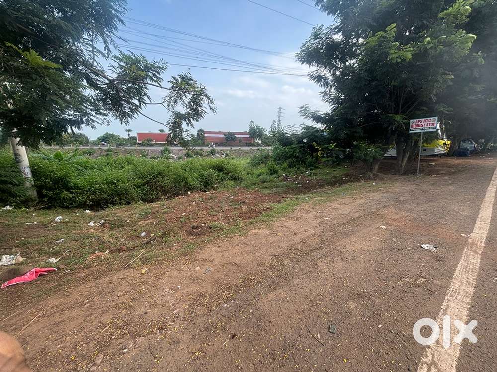 600 sq yards Northfacing plot for sale second plot to Centraljail road