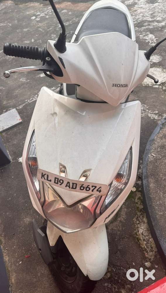 Honda dio white